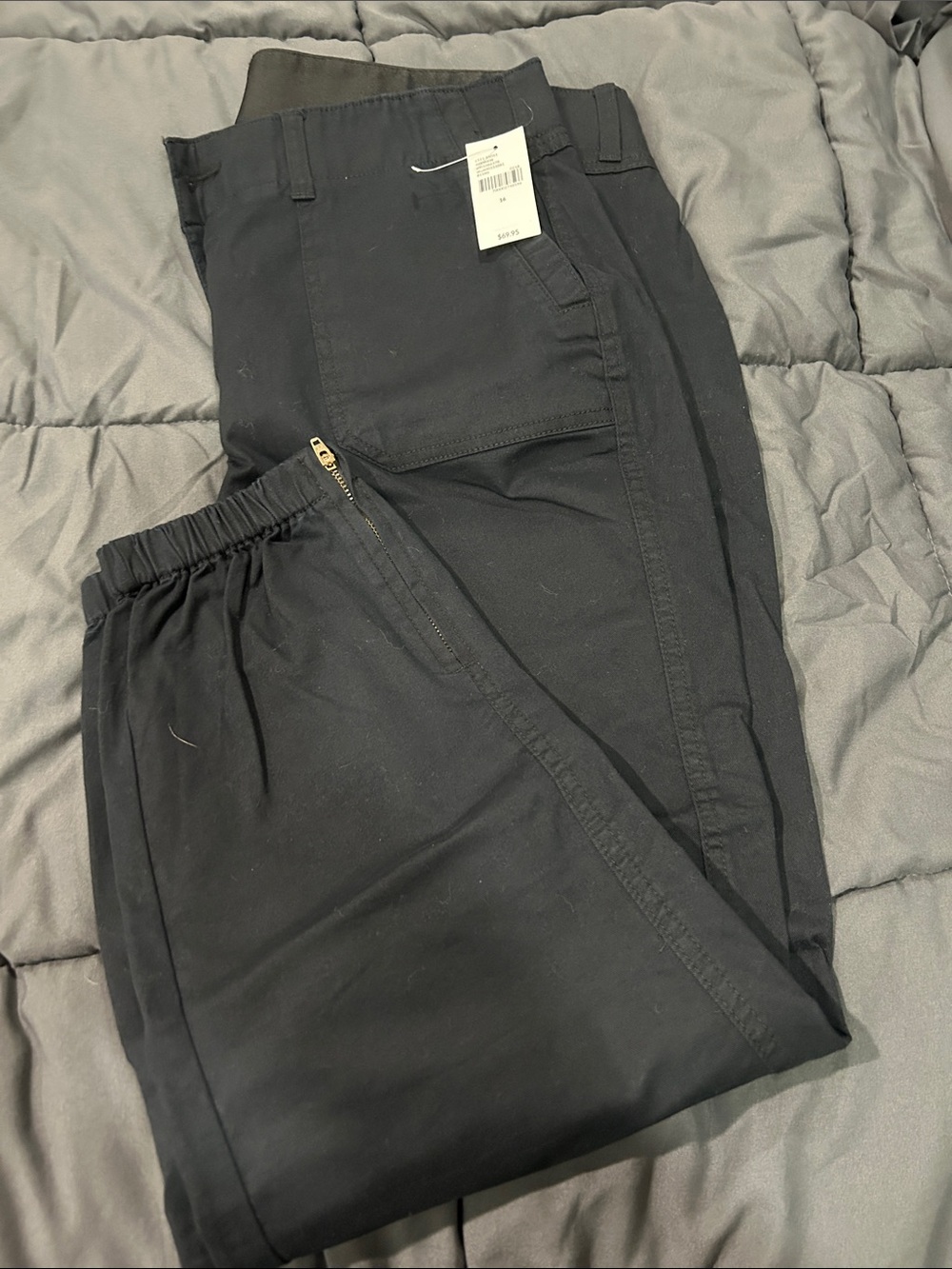 Woman’s  Black Elastic-Waist jogger pants